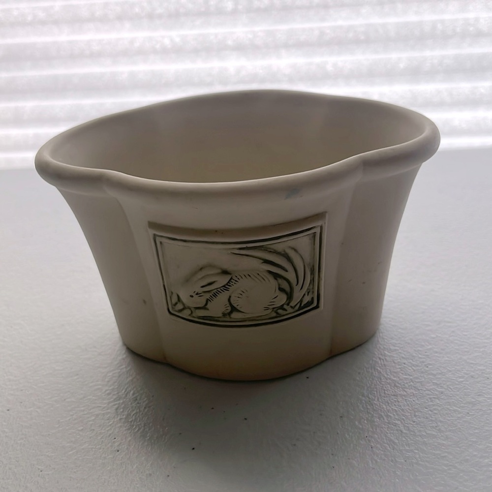 Hill Design Cream Ceramic herb planter with Minimalist Line Designs